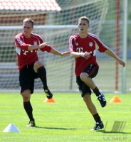 Fussball 1. Bundesliga: Torwart Rouven Sattelmeier, Nils Petersen (v. li., FC Bayern Muenchen)