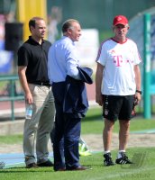 Fussball 1. Bundesliga Saison   2011/2012 :  Sportdirektor Christian Nerlinger, Vorstandsvorsitzender Karl Heinz Rummenigge, Trainer Jupp Heynckes  (v. li., FC Bayern Muenchen)
