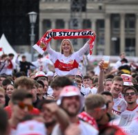 Fussball DFB Pokal Finale 24/25: Arminia Bielefeld - VfB Stuttgart, Public Viewing auf dem Schlossplatz