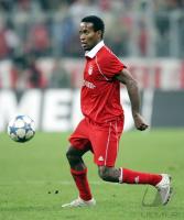 Fussball FC Bayern-Bremen; Ze Roberto am Ball