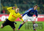 Fussball 1. Bundesliga: Dortmund - Schalke, Zweikampf