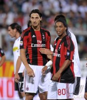 FUSSBALL SERIE A: Zlatan Ibrahimovic, Ronaldinho (v.li., AC Mailand)