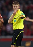 Fussball: 1. Bundesliga Saison 2010/2011, Schiedsrichter Christian DINGERT