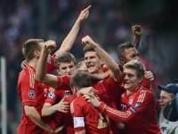 FUSSBALL INTERNATIONAL  CHL HALBFFINALE 11/12: JUBEL Mario Gomez (FC Bayern Muenchen)