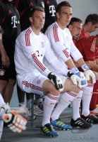 Fussball 1. Bundesliga 2010/2011:  Torwart Manuel Neuer, Rouven Sattelmaier (v. li. FC Bayern Muenchen)