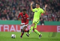 Fussball DFB Pokal 2. Runde 16/17: FC Bayern Muenchen - FC Augsburg