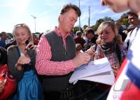 FUSSBALL 1. BUNDESLIGA: Bayern besucht das Oktoberfest