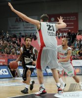 Basketball  1. Bundesliga  10/11   Walter Tigers Tuebingen - Brose Baskets