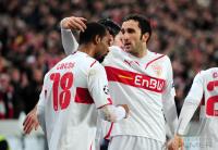 FUSSBALL  International CHL 09/10 : Cacau mit Cristian Molinaro (v. li., VFB)