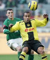 Fussball 1. Bundesliga: Dortmund - Wolfsburg, Zweikampf