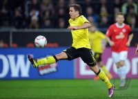 Fussball: 1. Bundesliga Saison 2010/2011: Dortmund, GOETZE am Ball