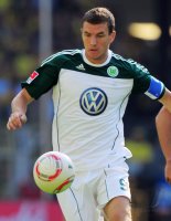 Fussball: 1. Bundesliga Saison 2010/2011: Wolfsburg, DZEKO Einzelaktion