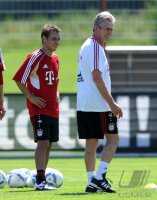 Fussball 1. Bundesliga: Trainer Jupp Heynckes , Rafinha (v. re., FC Bayern Muenchen)