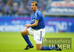 FUSSBALL 1. Bundesliga: S04, SEITZ am Boden