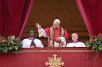 Papst Leo XIV.  bei der Weihnachtsbotschaft und dem Urbi Et Orbi Segen