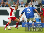 FUSSBALL 1. Bundesliga: Schalke - Koeln, Zweikampf