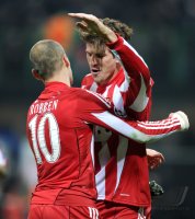 Fussball CHL  Saison 2010/2011: Bayern JUBEL nach dem Tor zum 0:1, Arjen Robben, Mario Gomez (v. li.)