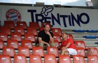 Fussball 1. Bundesliga: Christian Nerlinger mit Raimond Aumann (v. li. FCB)