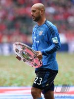 Fussball, 1. Bundesliga  Saison 13/14: Jubel FC Bayern Muenchen mit Schale