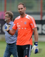 Fussball 1. Bundesliga 12/13: Torwart Tom Starke (FC Bayern Muenchen)