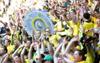 Fussball 1. Bundesliga:  Fankurve Borussia Dortmund mit Meisterschale