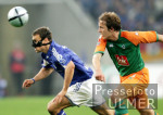 Fussball DFB Pokal: Schalke - Bremen, Zweikampf