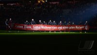 Fussball 1. Bundesliga, Saison 2012/2013:  Der FCB wuenscht Frohe Weihnachten, Das Team bedankt sich bei den Fans mit einem Plakat