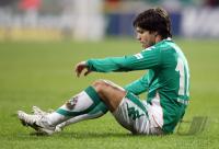 Fussball 1. Bundesliga: Werder, DIEGO am Boden