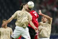 Fussball 1. Bundesliga: Frankfurt - Bayern, Zweikampf