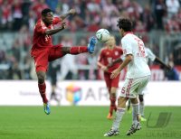 Fussball 1. Bundesliga, Saison 2011/2012:  David Alaba (li, FC Bayern Muenchen)  gegen Timothy Chandler (1 FC Nuernberg)