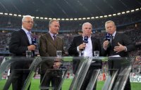 Fussball CHL  Saison 2011/2012: Ehren Praesident Franz Beckenbauer, Vorstandsvorsitzender Karl Heinz Rummenigge, Praesident Uli Hoeness (v. li., FC Bayern Muenchen)
