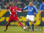 Fussball Bundesliga: Schalke - Lautern, Zweikampf
