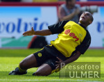 Fussball 1. Bundesliga Ewerthon (BVB)  geht  zu Boden.