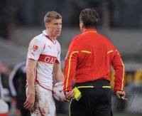 Fussball 1. Bundesliga  Saison 2010/2011: Pavel Pogrebnyak (VfB Stuttgart) mit Schiri Thorsten Kinhoefer