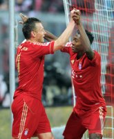 Fussball 1. Bundesliga, Saison 2011/2012: Jubel nach dem Tor zum 2:0 Ivica Olic (li,) mit David Alaba (FC Bayern Muenchen)