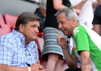 FUSSBALL 1. Bundesliga 2013/2014:  Trainer Favre (Borussia Moenchengladbach) und Praesidiumsmitglied  Meyer (Borussia Moenchengladbach)
