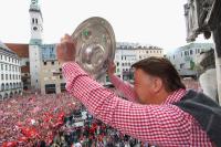Fussball 1. Bundesliga :  JUBEL Trainer Louis van Gaal  (FC Bayern Muenchen)