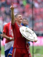 Fussball 1. Bundesliga  Saison  2012/2013: Lahm und  Schweinsteiger (FC Bayern Muenchen) mit Schale