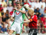 FUSSBALL 1. Bundesliga  Leverkusen - Hannover, Zweikampf