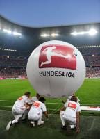Fussball 1. Bundesliga : Saisoneroeffnung in der Allianz Arena