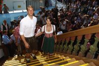 FUSSBALL 1. BUNDESLIGA: Torwart Manuel Neuer mit Freundin Katrin  (FC Bayern Muenchen)