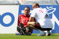 Fussball 1. Bundesliga Saison   2011/2012 : Franck Ribery , Fitnesstrainer  Thomas Wilhelmi (v. li., FC Bayern Muenchen)