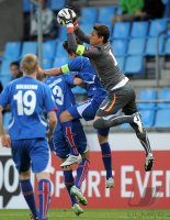 Fussball U21-Europameisterschaft 2011:  (v. li.) Kolbeinn Sigthorsson (Island) gegen Holmar Oern Eyjolfsson (Island) gegen Yann Sommer (Schweiz) gegen Bjarni Vidarsson (Island)