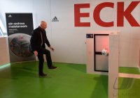 Fussball 1. Bundesliga  Saison  2013/2014:  Praesentation Adidas Ball Torfabrik 4