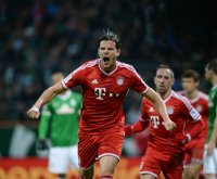 Fussball  1. Bundesliga  13/14: JUBEL Daniel van Buyten (FC Bayern Muenchen)