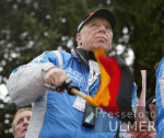 SKISPRINGEN  Vierschanzen Tournee   Oberstdorf DSV Bundestrainer  Hess mit  Fahne