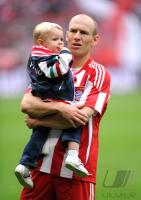 Fussball 1. Bundesliga : Arjen Robben mit seinem Sohn, Kind Luka (FCB)