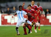1. Fussball Bundesliga: Eke Uzoma (li, 1860 Muenchen) gegen Tomas Rincon (re, HSV)