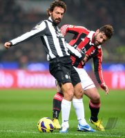 FUSSBALL SERIE A: Andrea Pirlo (li, Juventus Turin) gegen Antonio Nocerino (AC Mailand)