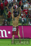 FUSSBALL 1. Bundesliga  Bayern-Eintracht Eintracht Fan als Flitzer
